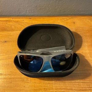 Brand New! Costa Del Mar FERG XL Shiny Gray/Gray Silver Mirror Glass 580G